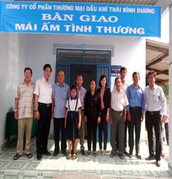 Trao Mái Ấm Tình Thương